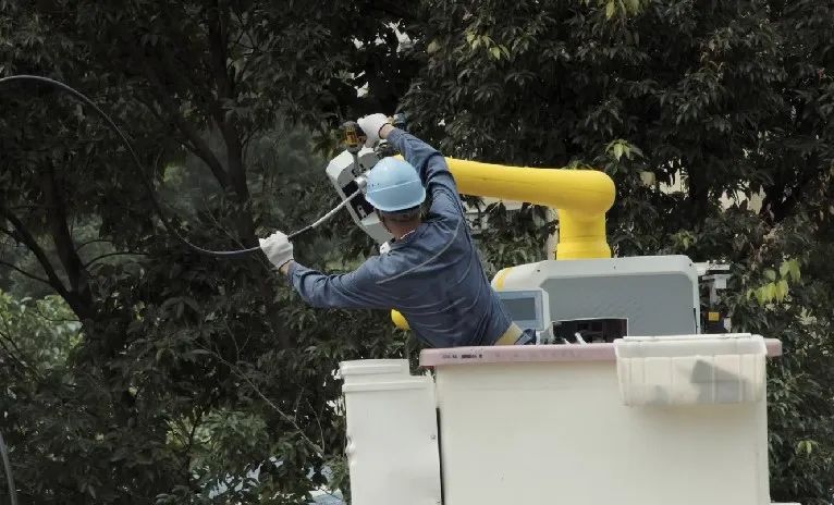 智馭未來，F(xiàn)ANUC工業(yè)協(xié)作機器人引領(lǐng)電力新一輪變革